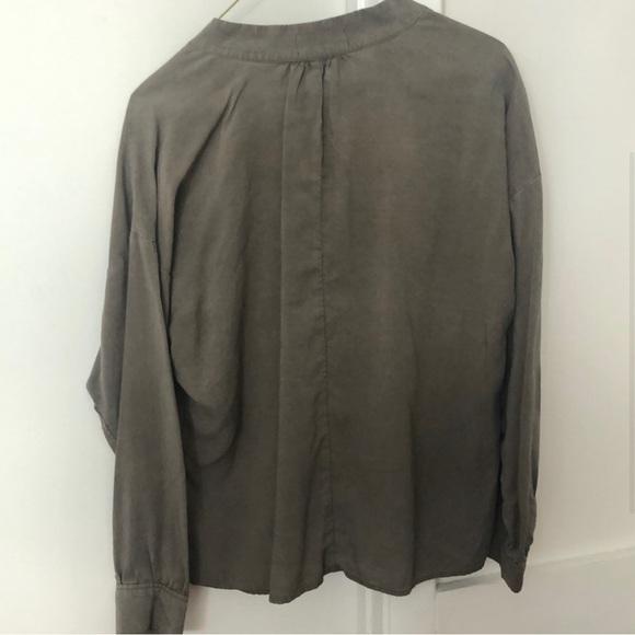 Cloth and stone olive tencel shirt size small - Picture 2 of 3